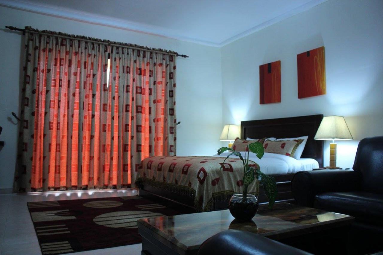 Palm Spring Resort مونروفيا المظهر الخارجي الصورة